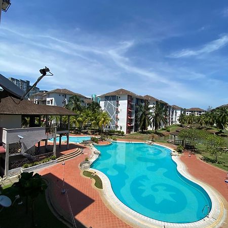 Smilez Homestay H102 & A306 At Pd Perdana Kondo Resort Port Dickson Eksteriør billede