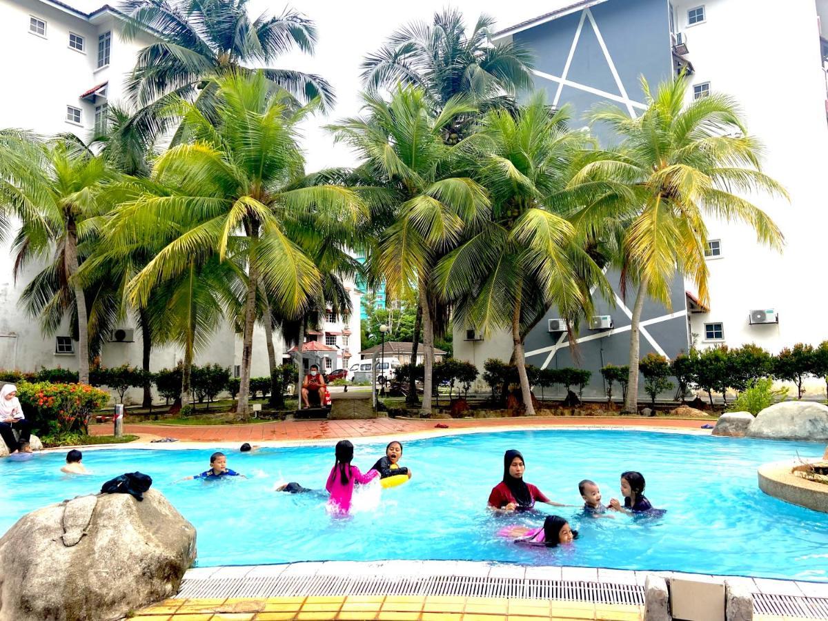Smilez Homestay H102 & A306 At Pd Perdana Kondo Resort Port Dickson Eksteriør billede